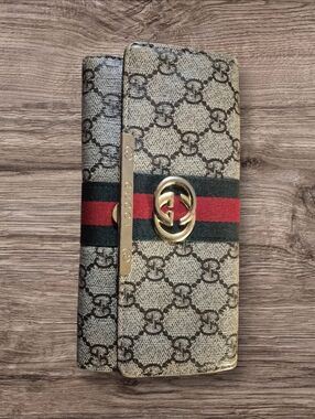 Gucci Signature Web Stripe Continental Wallet in Beige/Black